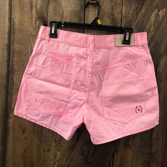 (+) People Shorts - Picture 2 of 10